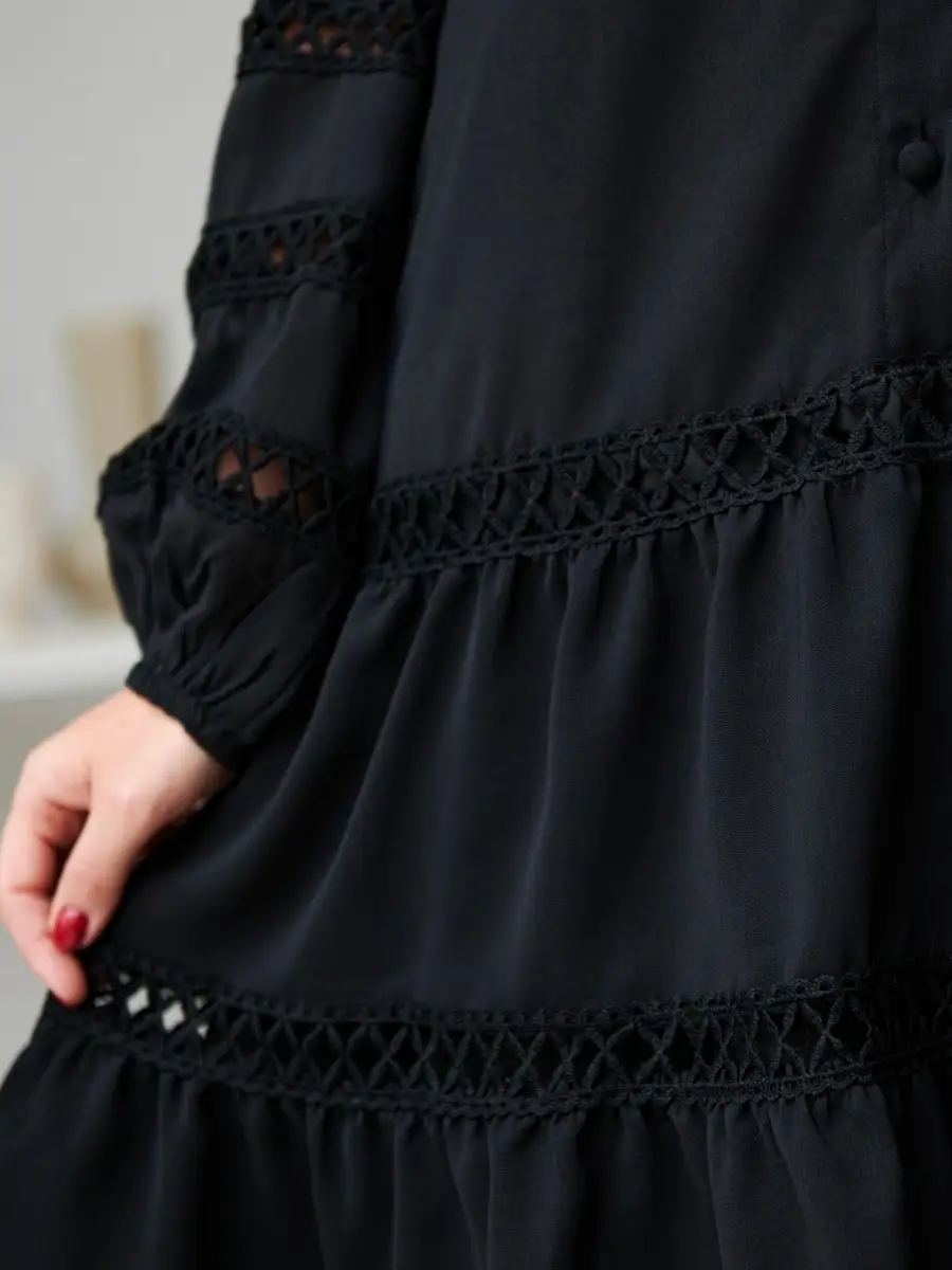 Черное платье женское с поясом весеннее