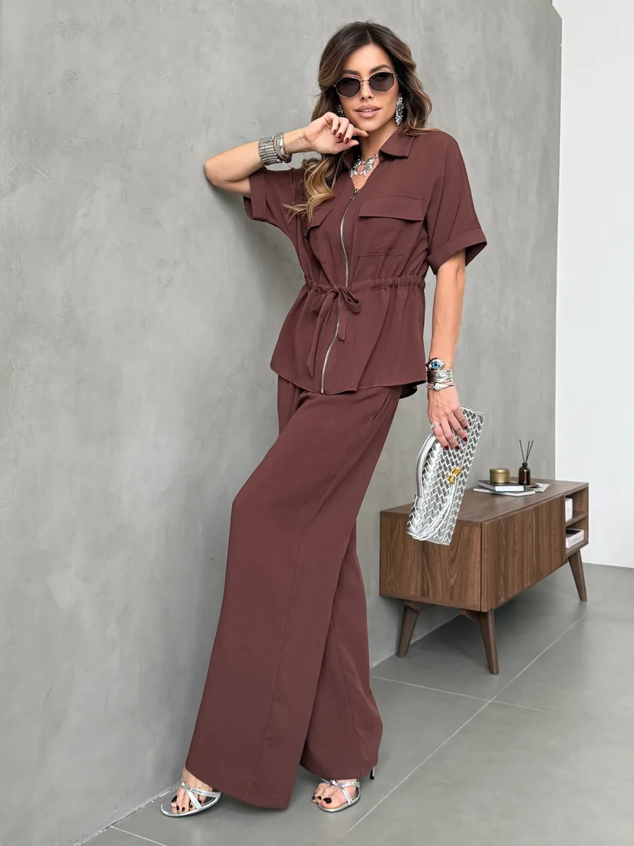 Коричневый костюм с брюками палаццо и рубашкой на молнии