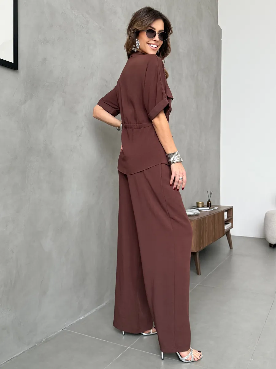 Коричневый костюм с брюками палаццо и рубашкой на молнии