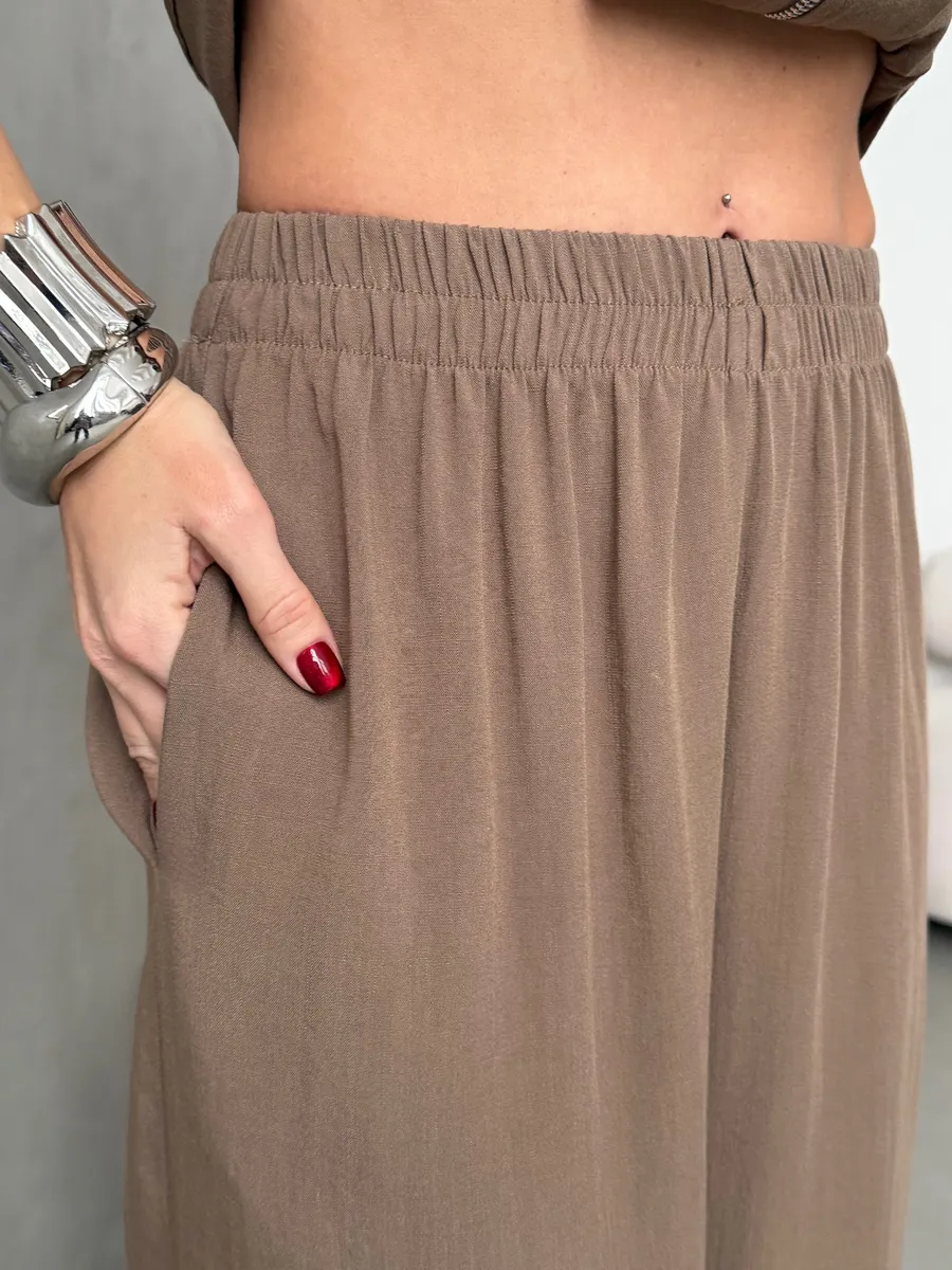 Капучино костюм с брюками палаццо и рубашкой на молнии