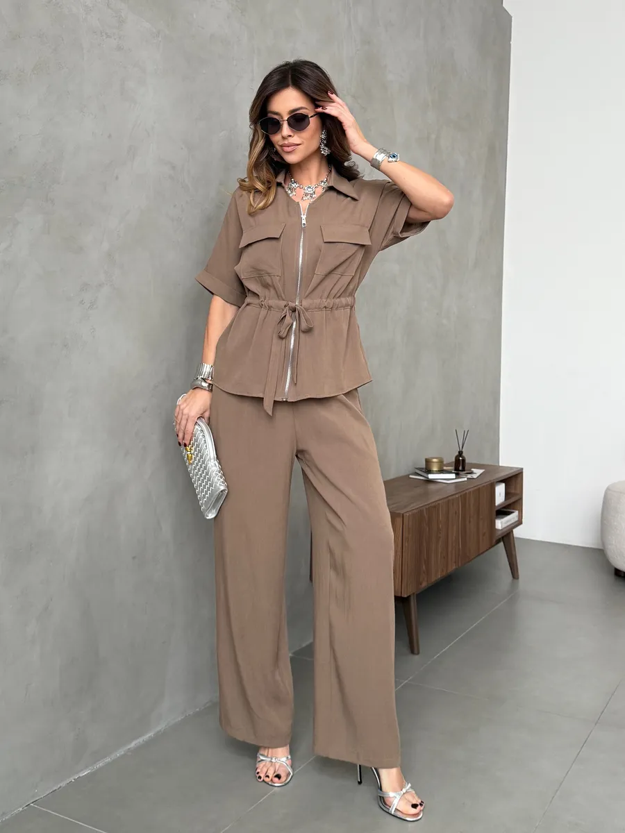 Капучино костюм с брюками палаццо и рубашкой на молнии