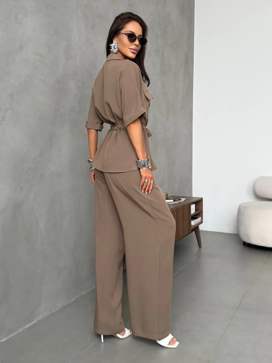 Капучино костюм с брюками палаццо и рубашкой на молнии
