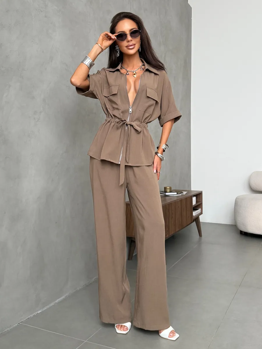 Капучино костюм с брюками палаццо и рубашкой на молнии
