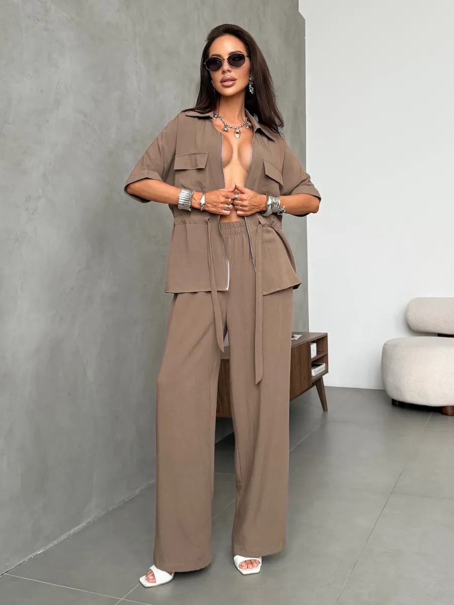 Капучино костюм с брюками палаццо и рубашкой на молнии