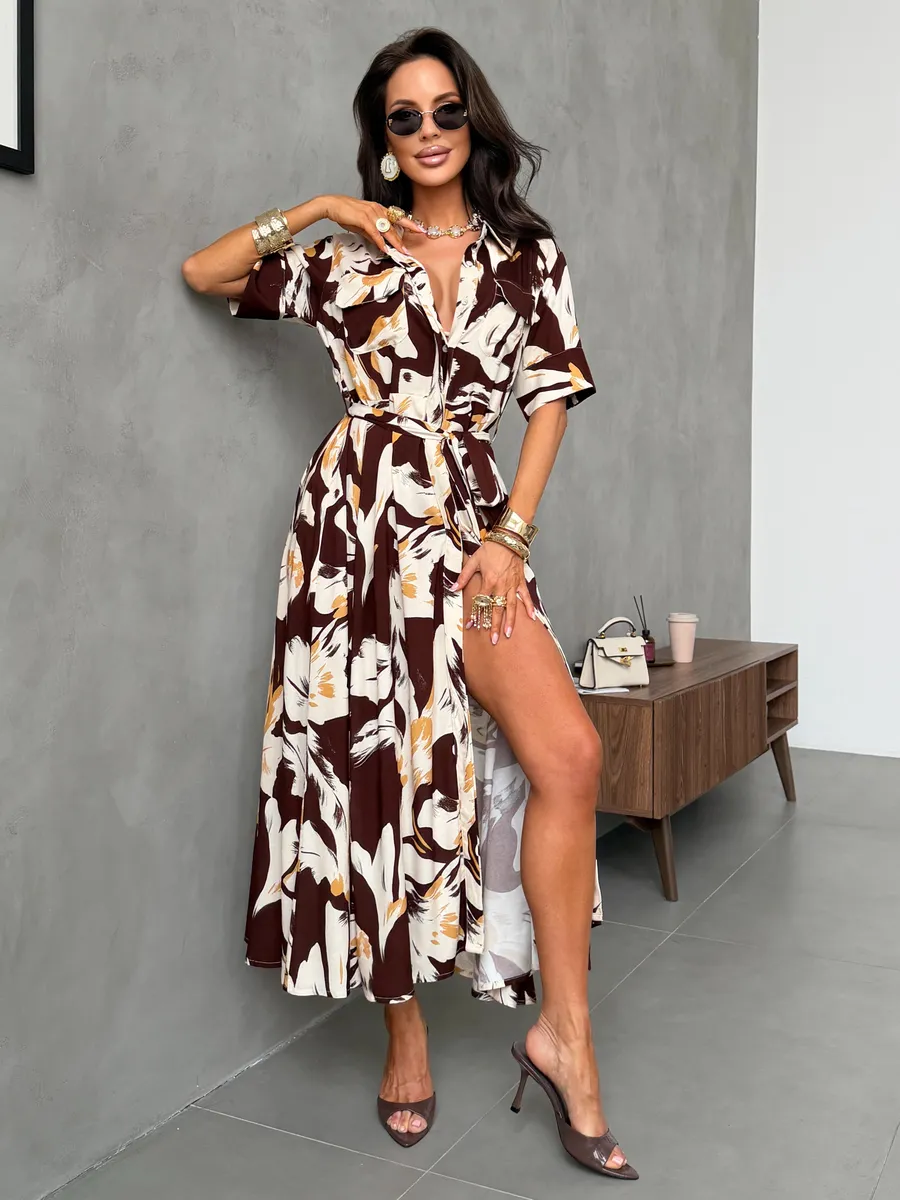 Коричневое платье рубашка летнее миди с ярким принтом и поясом