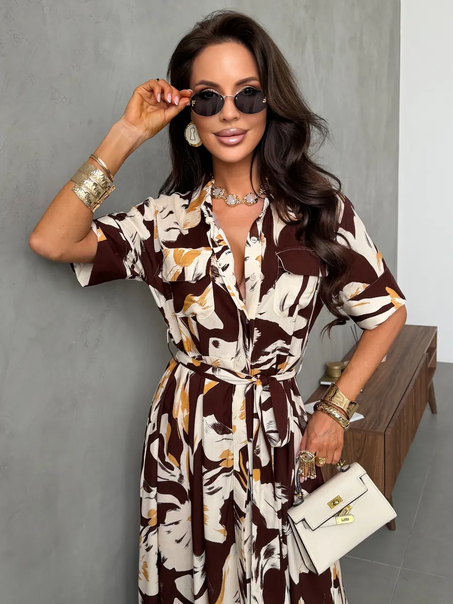 Коричневое платье рубашка летнее миди с ярким принтом и поясом