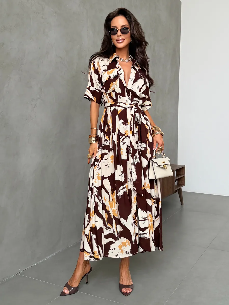 Коричневое платье рубашка летнее миди с ярким принтом и поясом