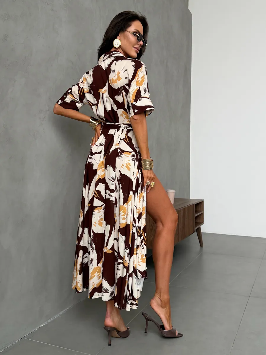 Коричневое платье рубашка летнее миди с ярким принтом и поясом