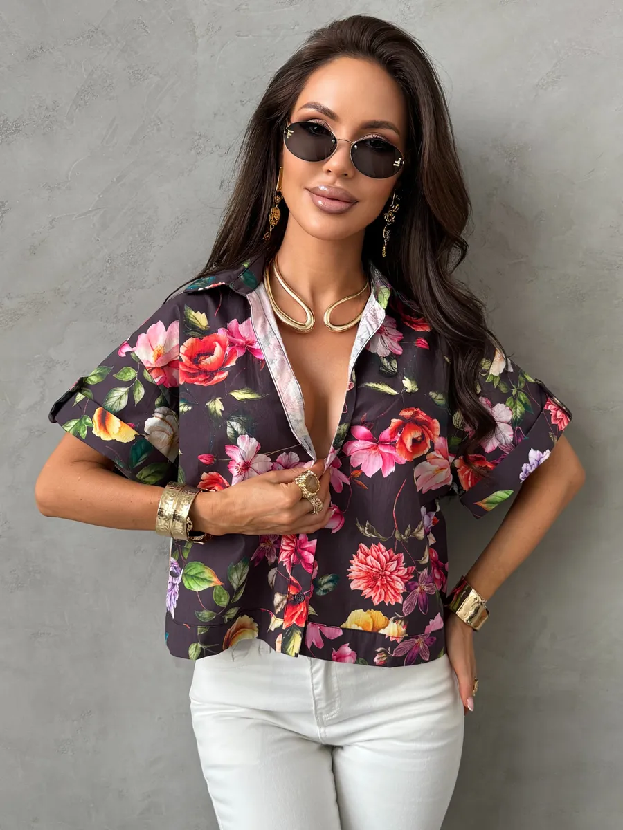 Нарядная блузка рубашка летняя с коротким рукавом