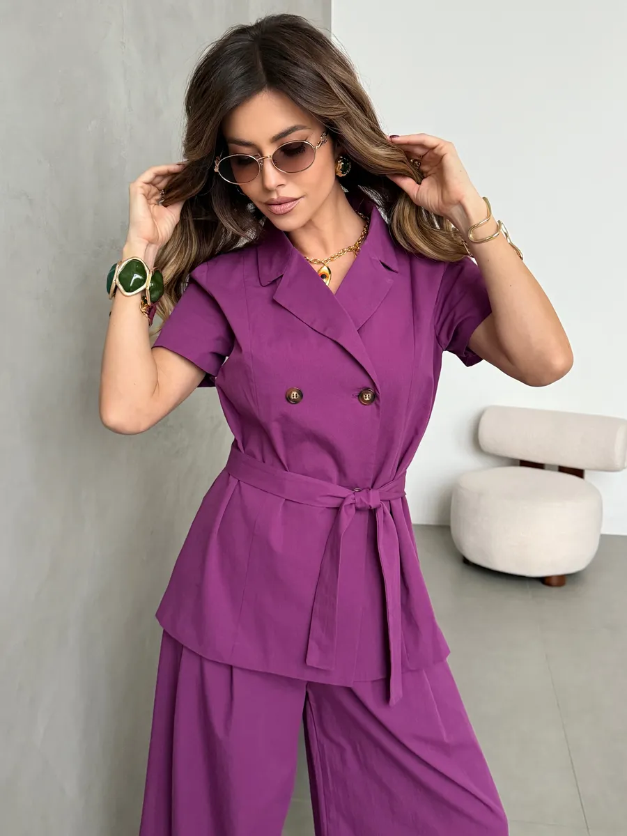 Фиолетовый костюм с брюками палаццо деловой офисный
