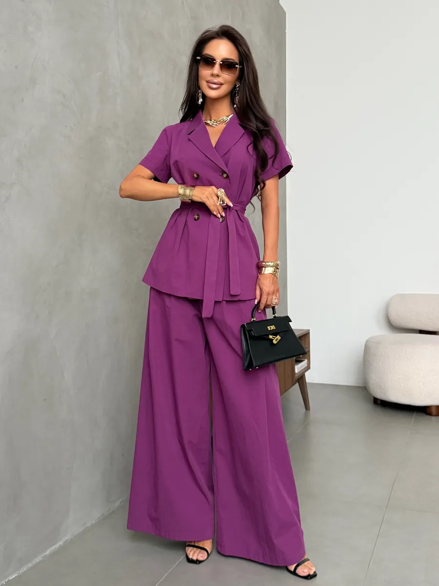 Фиолетовый костюм с брюками палаццо деловой офисный