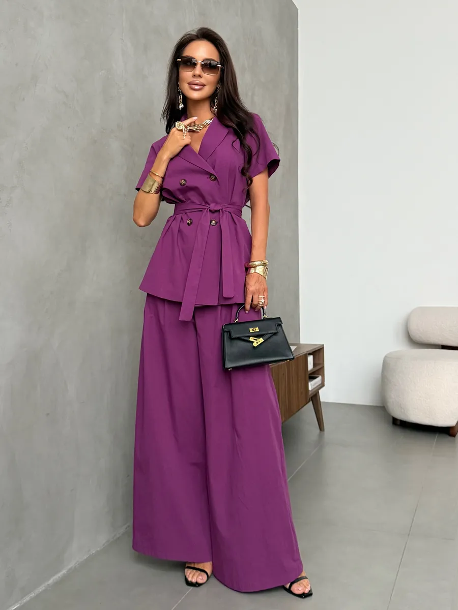 Фиолетовый костюм с брюками палаццо деловой офисный