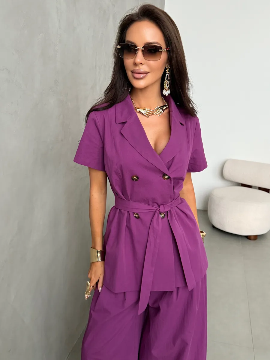 Фиолетовый костюм с брюками палаццо деловой офисный