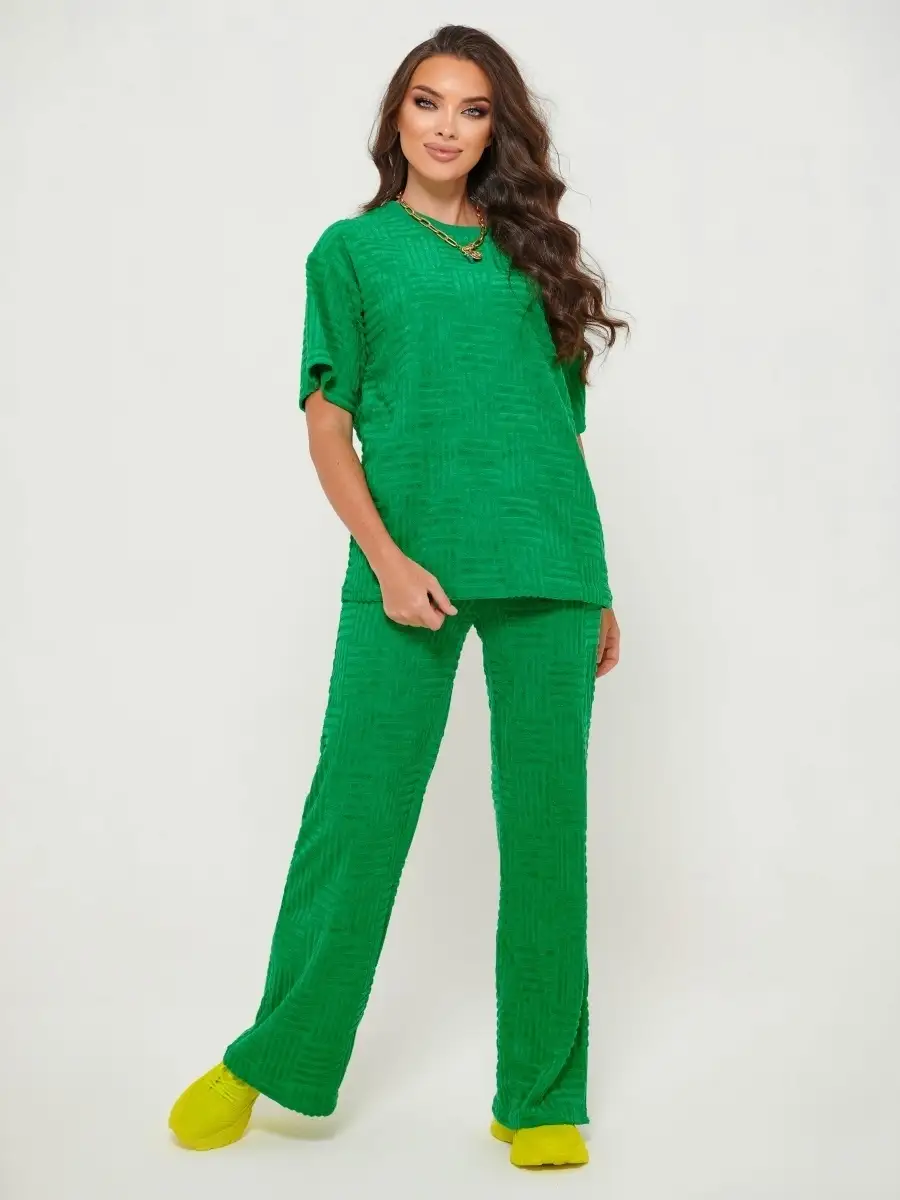 Зеленый костюм