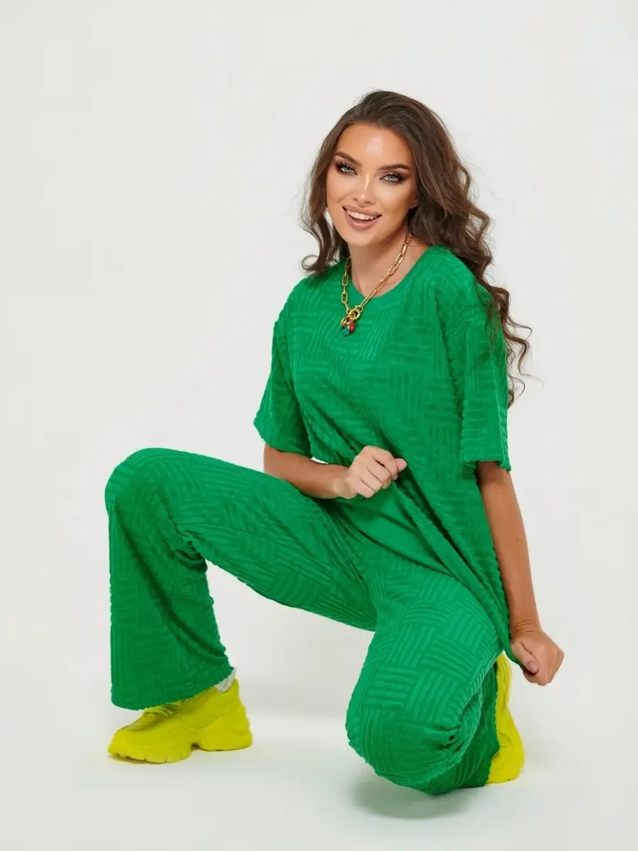 Зеленый костюм