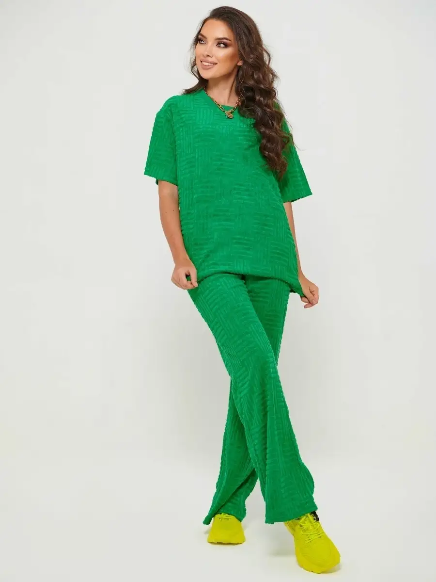 Зеленый костюм