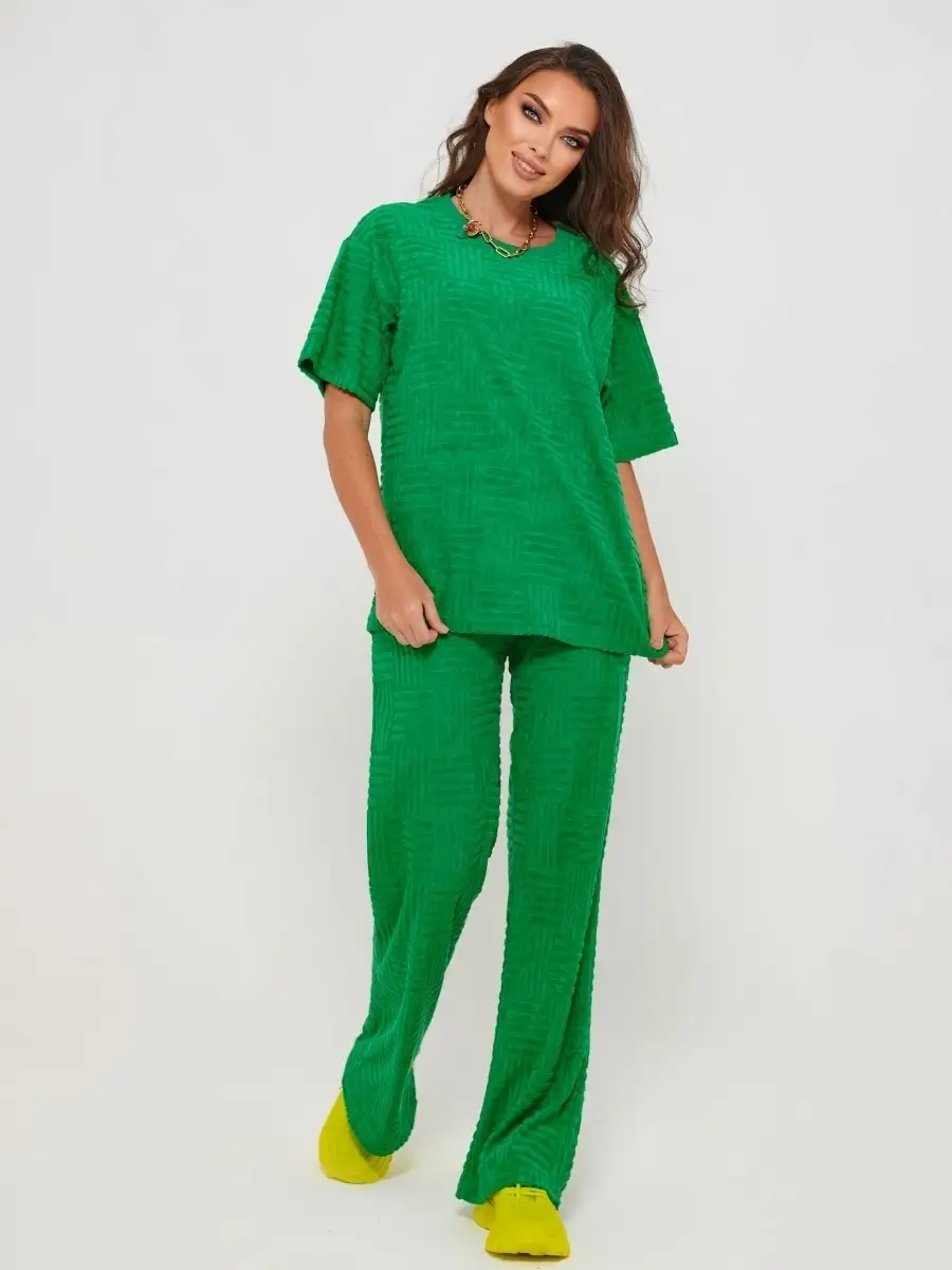 Зеленый костюм