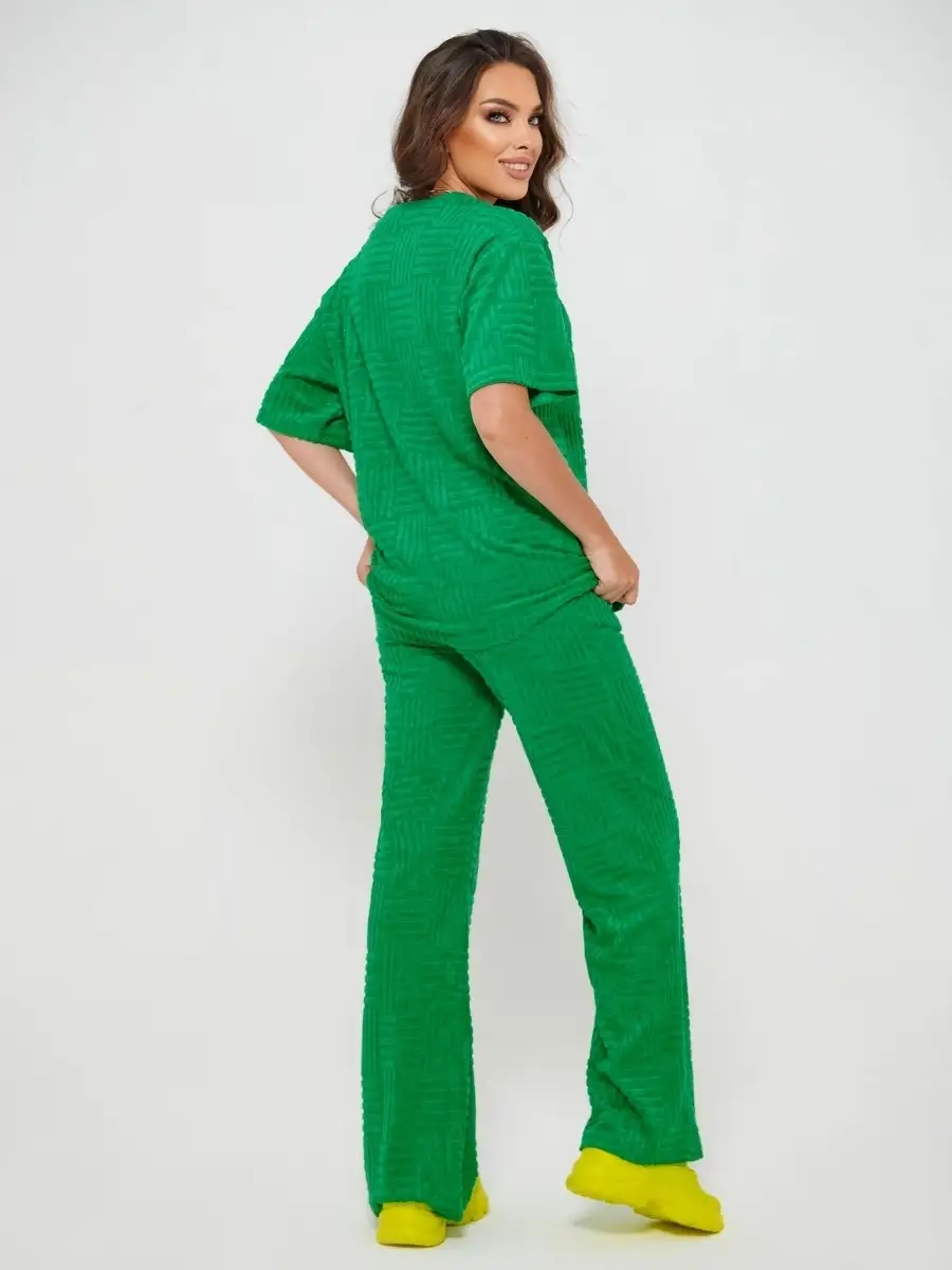 Зеленый костюм