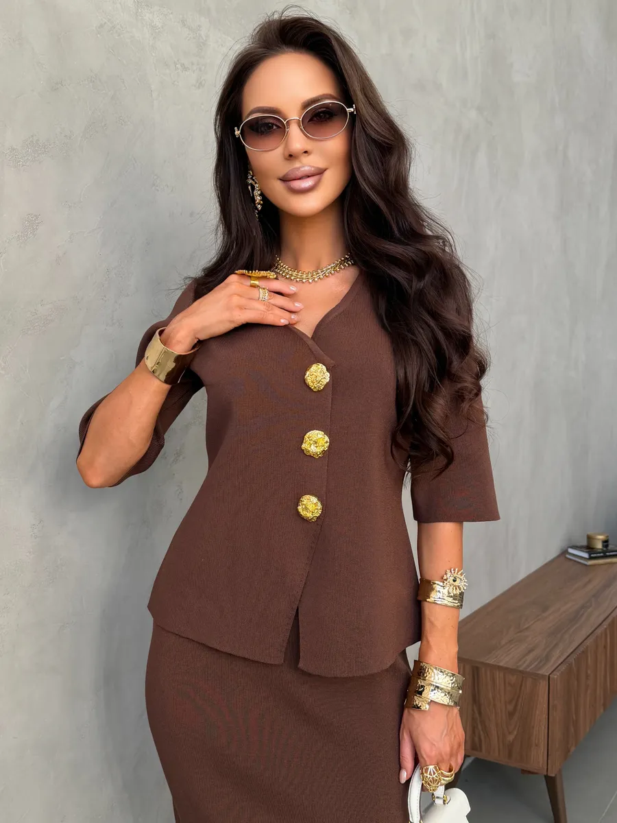 Костюм с юбкой офисный нарядный