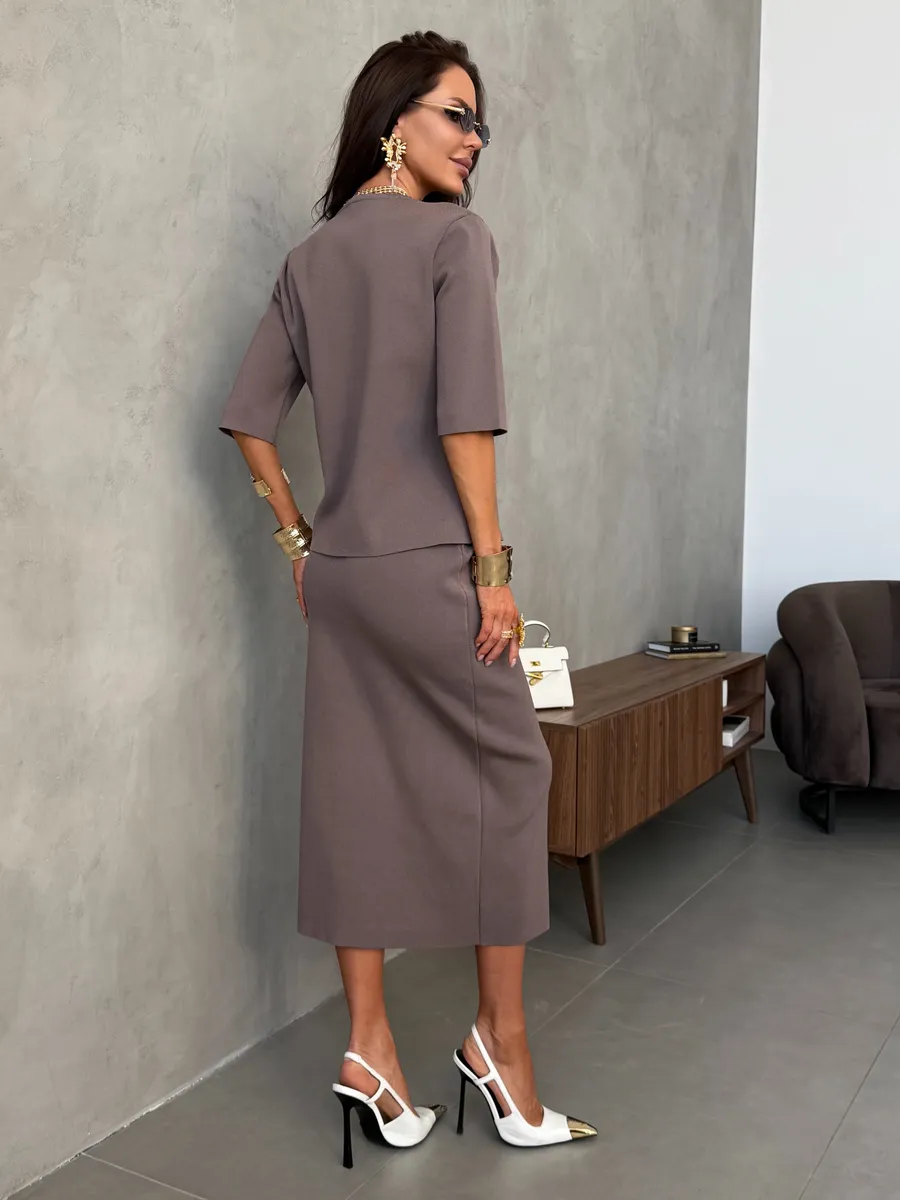 Костюм с юбкой офисный нарядный