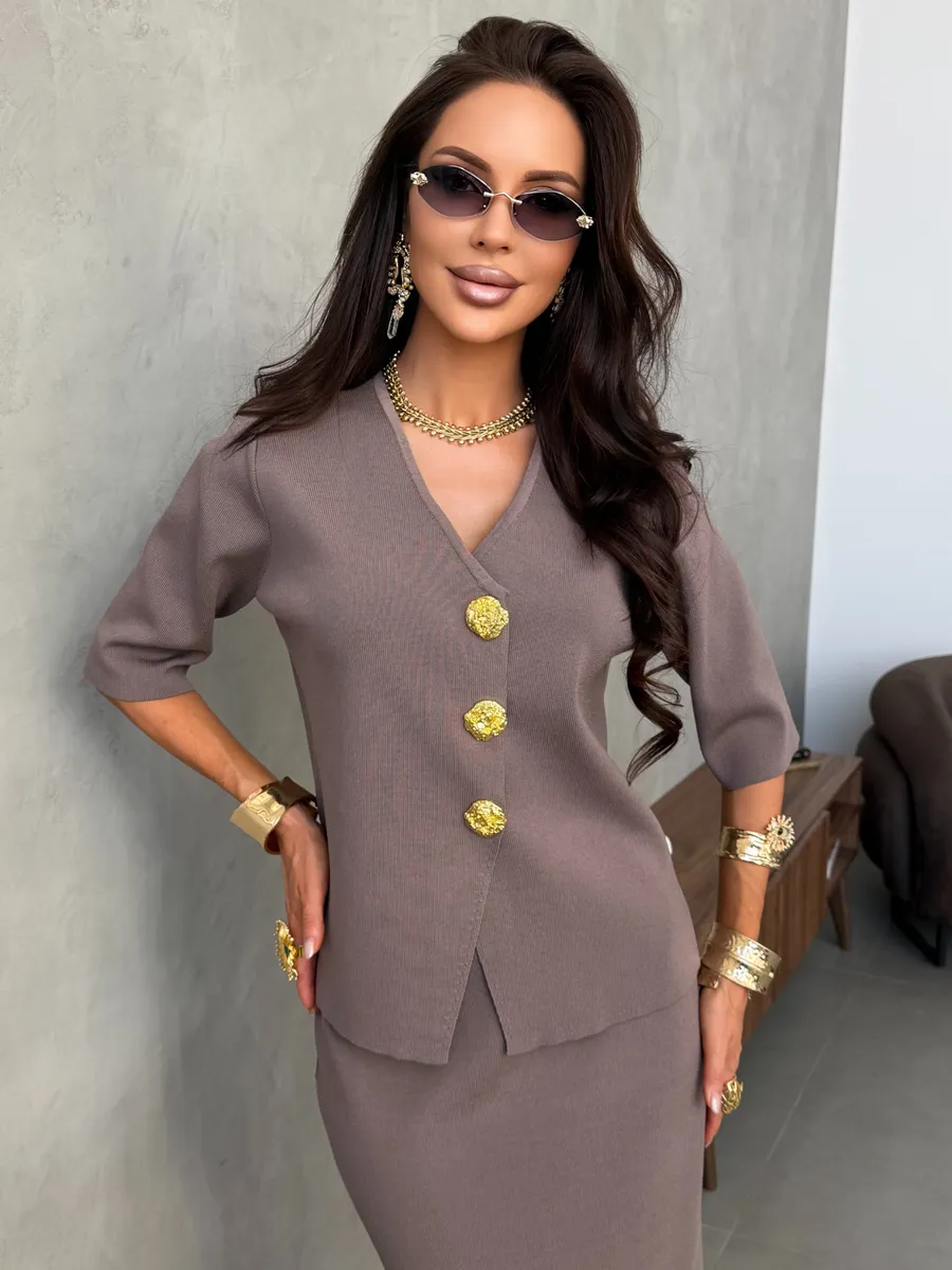 Костюм с юбкой офисный нарядный