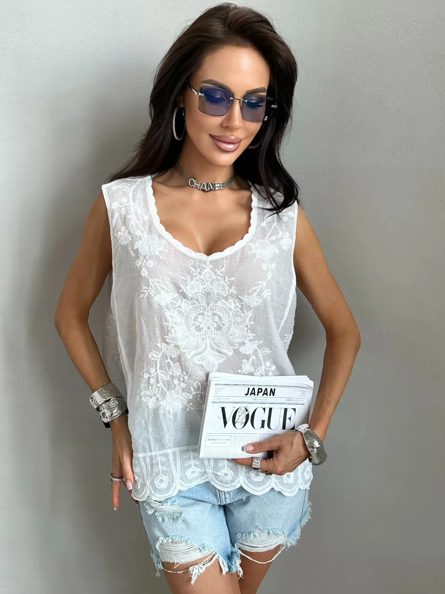 Топ блузка летняя нарядная с вышивкой