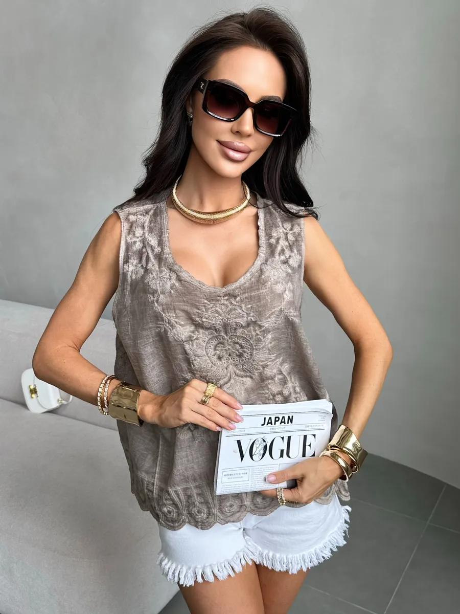 Топ блузка летняя нарядная с вышивкой