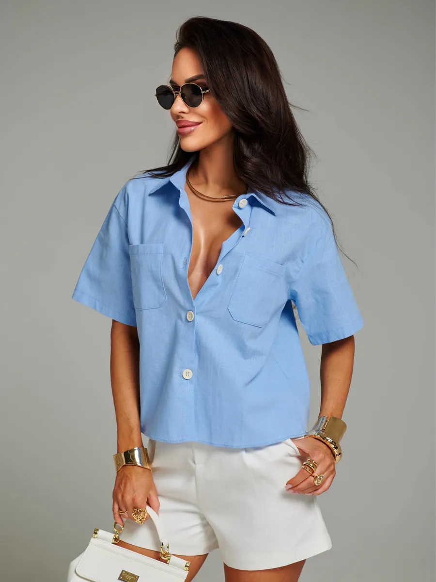 Голубая рубашка с коротким рукавом