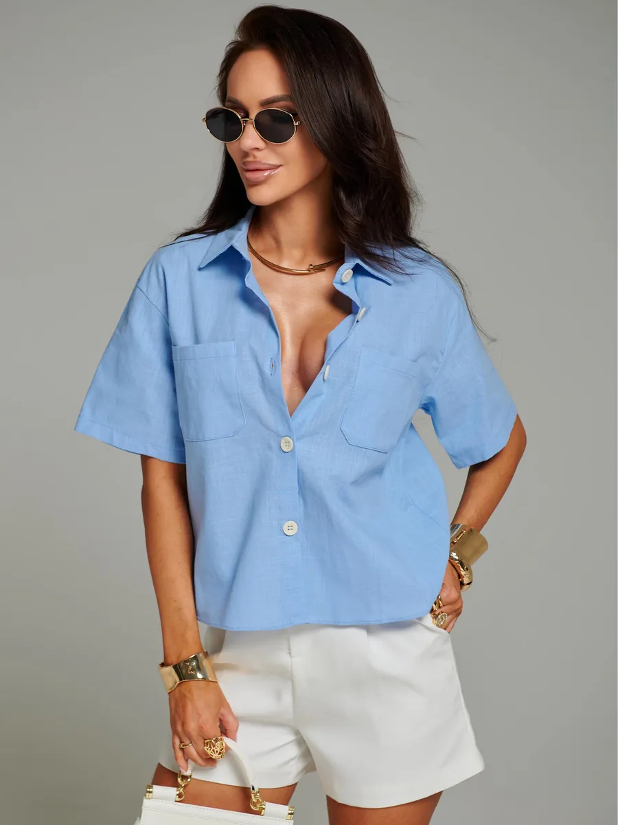 Голубая рубашка с коротким рукавом