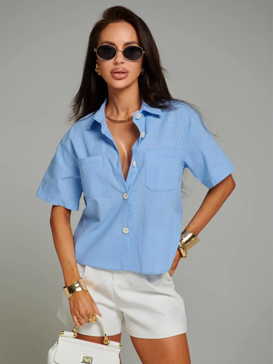 Голубая рубашка с коротким рукавом