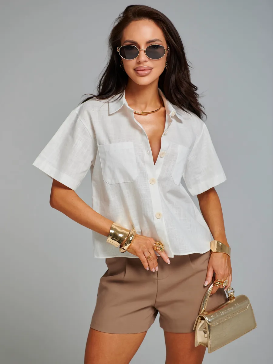 Белая рубашка с коротким рукавом