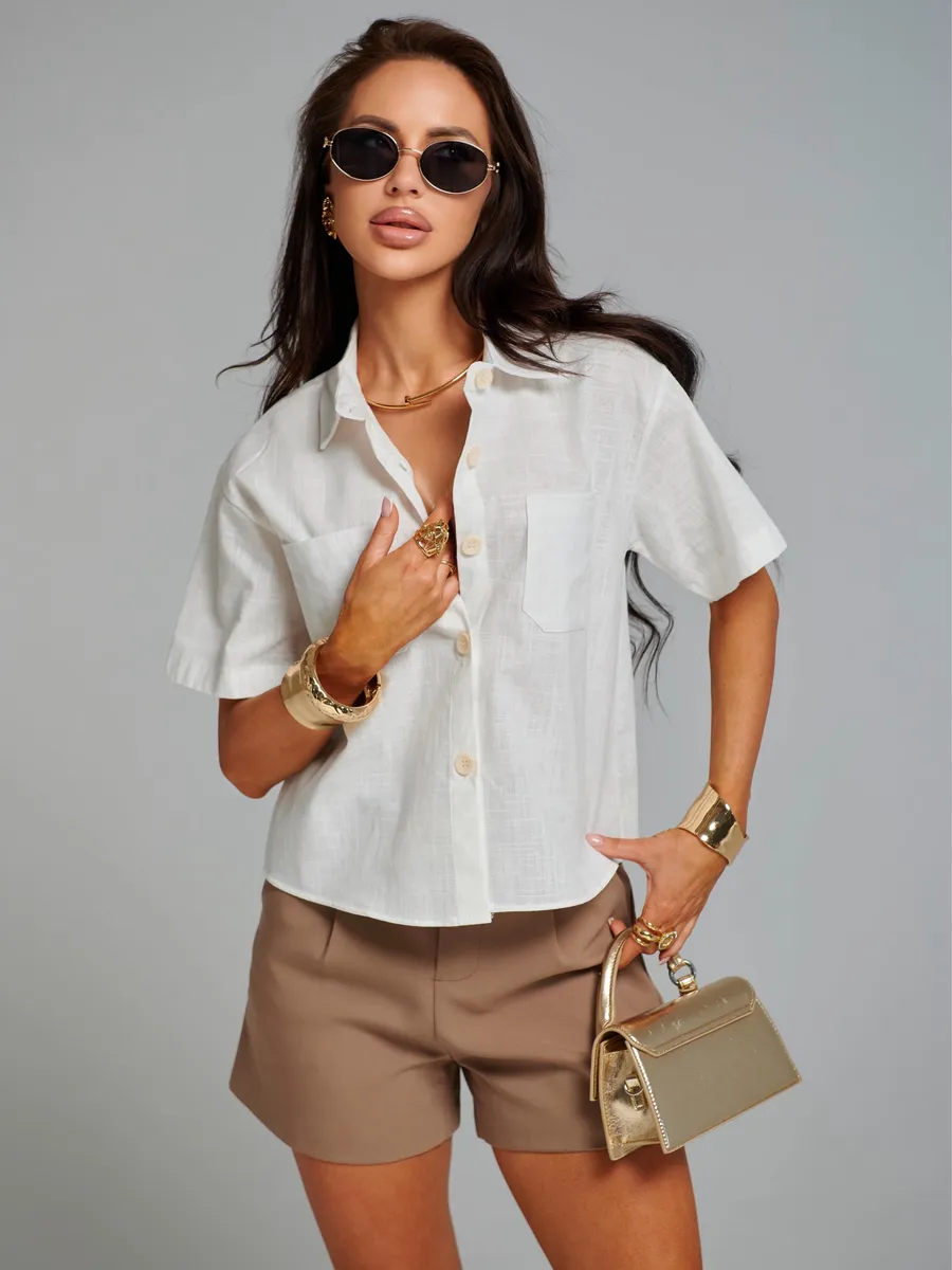 Белая рубашка с коротким рукавом