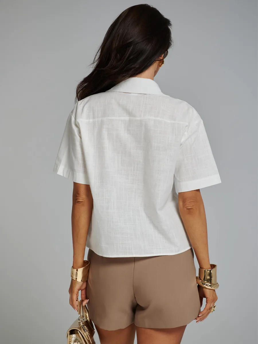 Белая рубашка с коротким рукавом