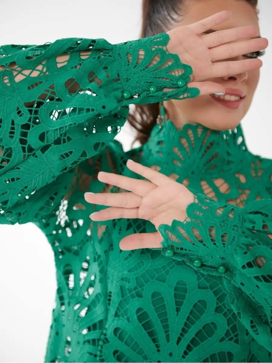 Зеленая блузка рубашка белая с длинным рукавом