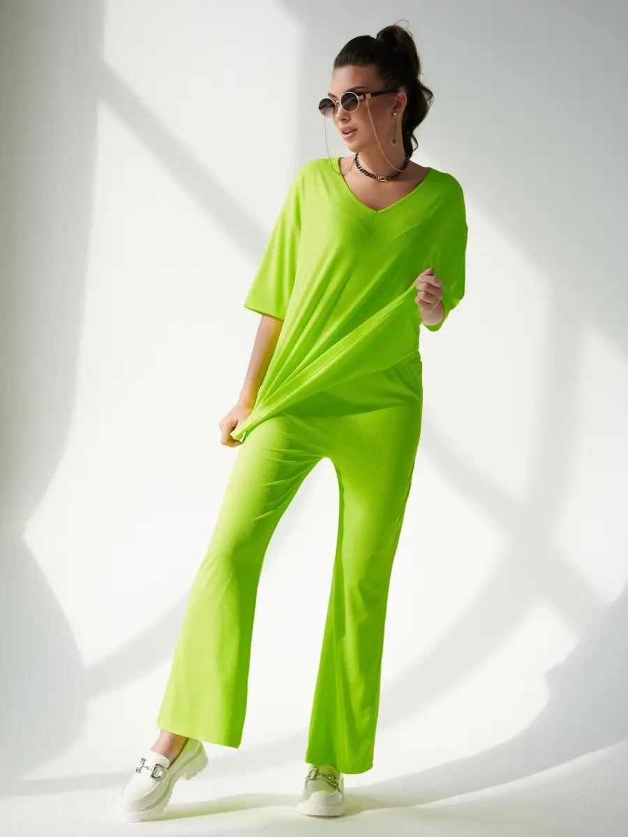 Салатовый женский спортивный костюм футболка хлопок и штаны