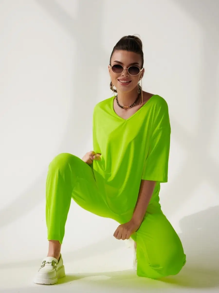 Салатовый женский спортивный костюм футболка хлопок и штаны