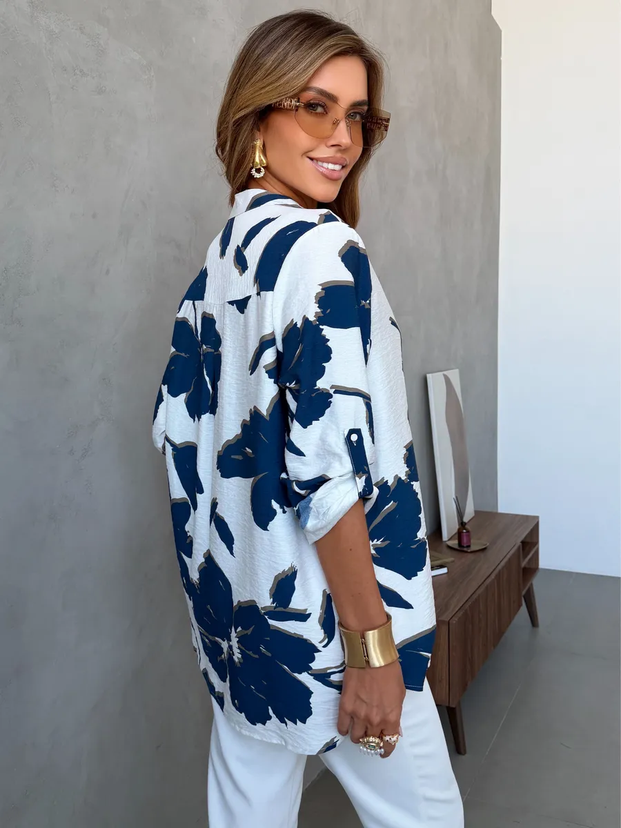 Синяя летняя нарядная блузка легкая с цветочным принтом