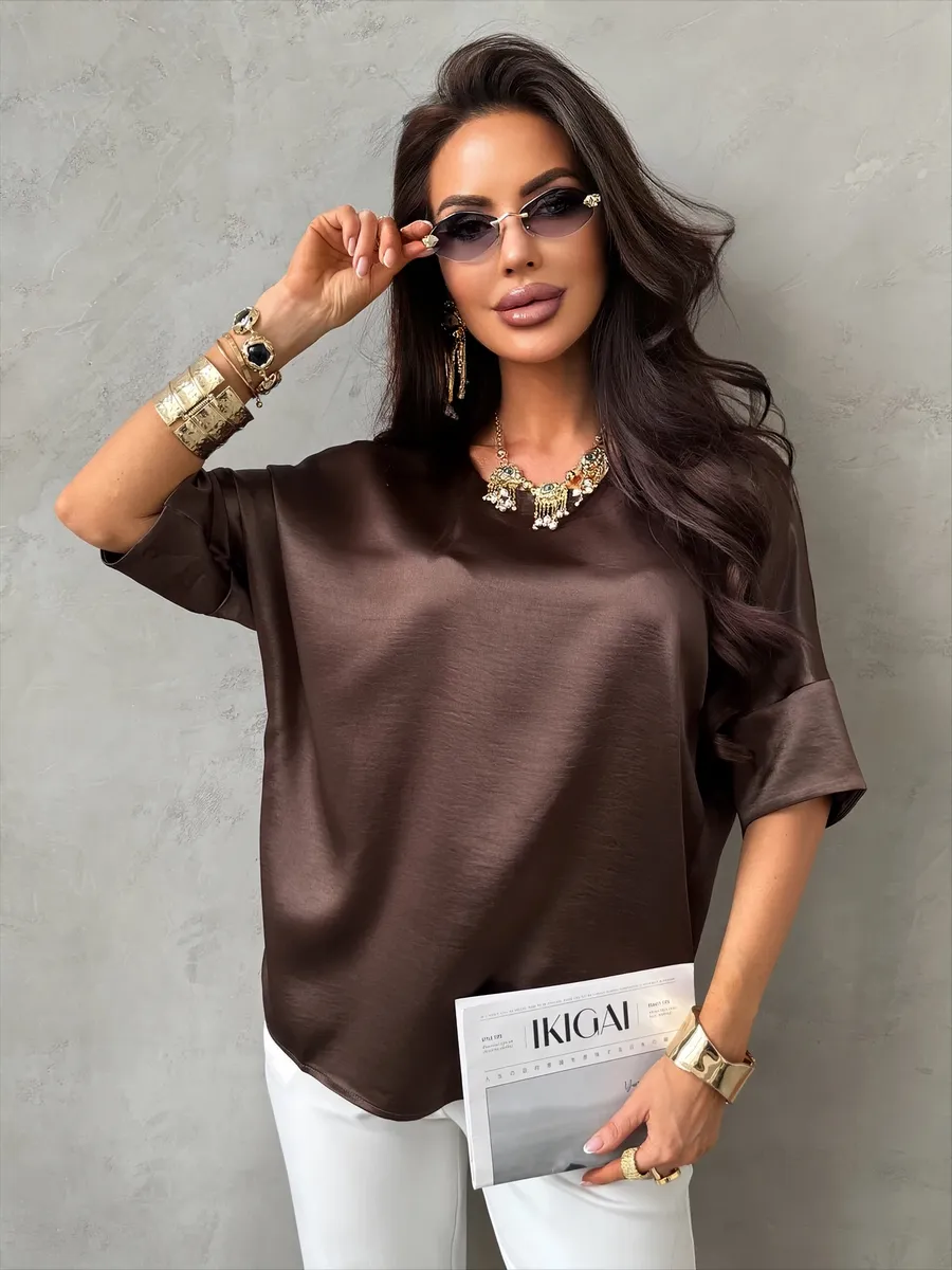 Коричневая легкая летняя блузка атласная
