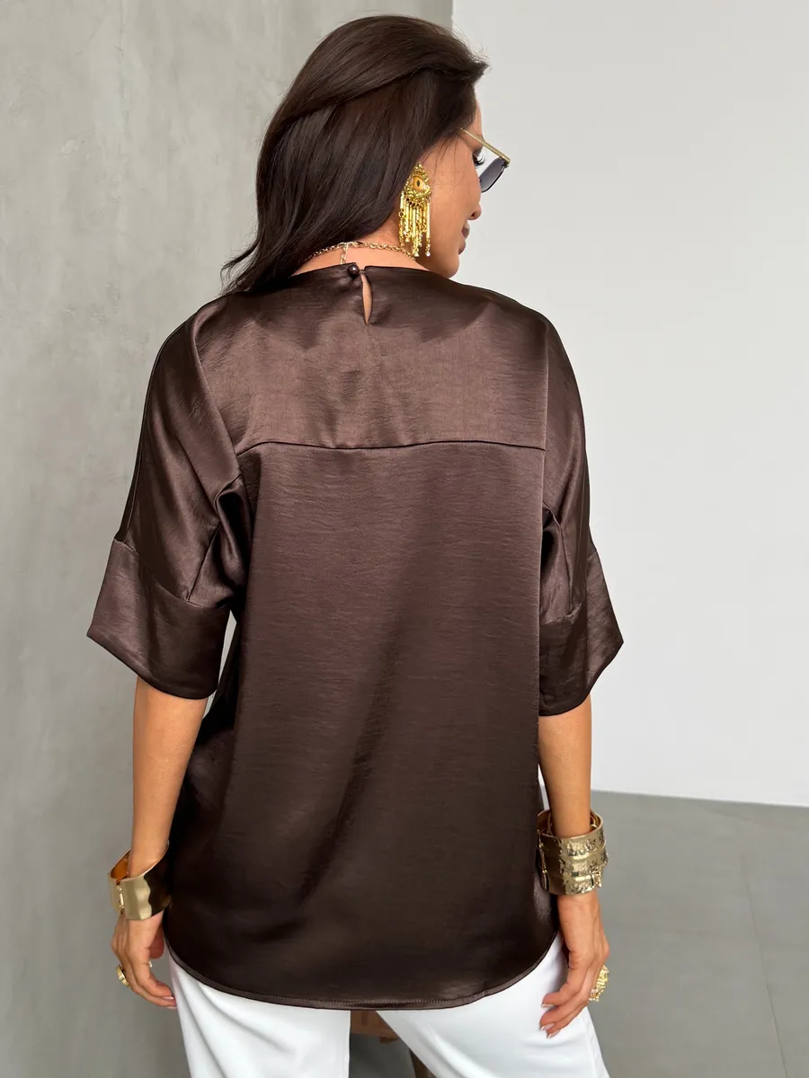 Коричневая легкая летняя блузка атласная