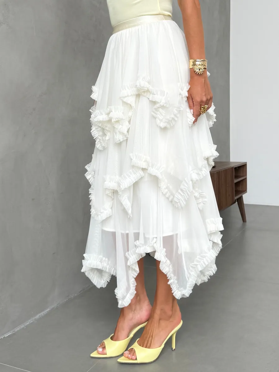 Белая длинная летняя юбка миди фатиновая асимметричная