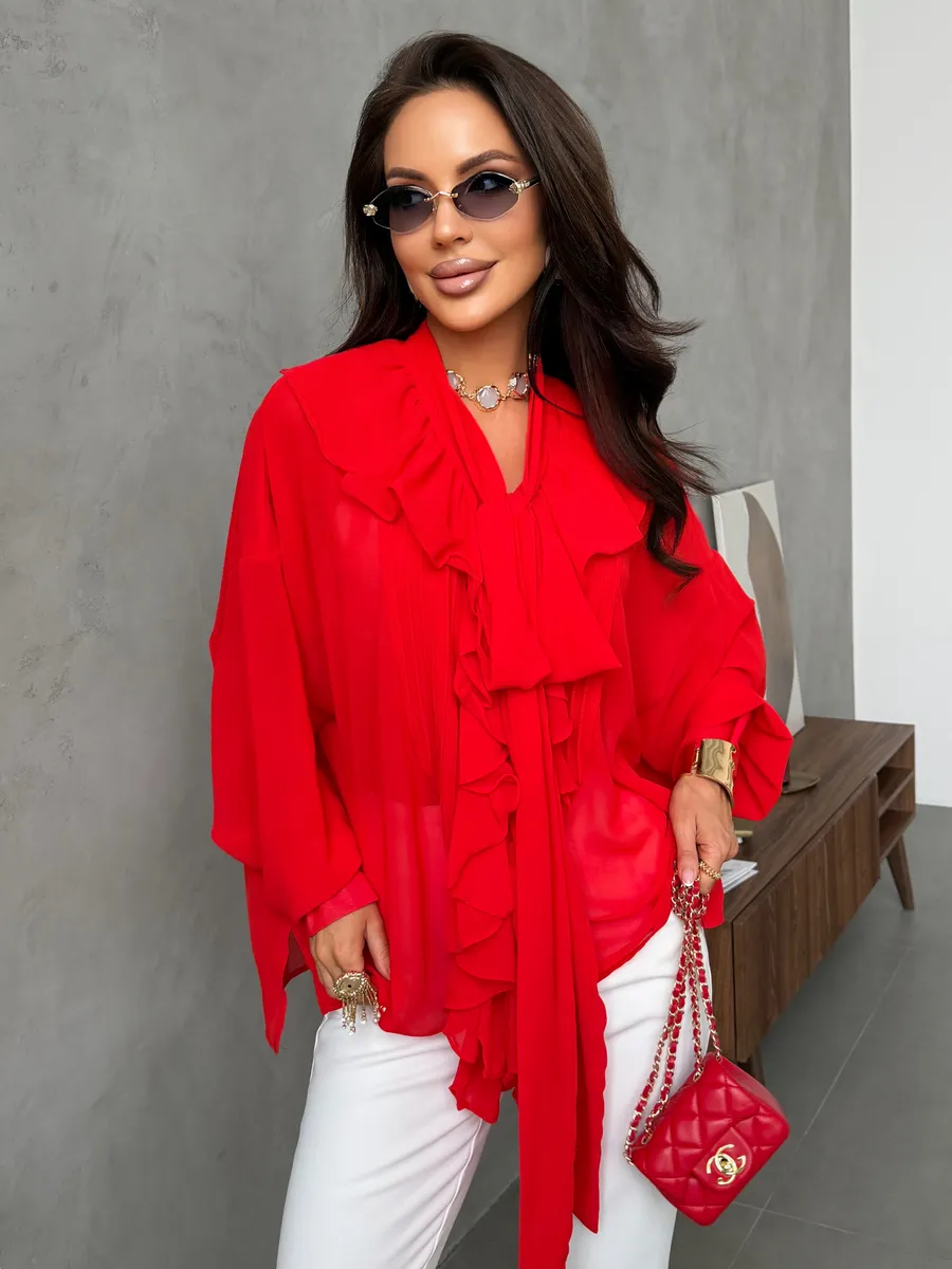 Красная нарядная офисная блузка праздничная с рюшами