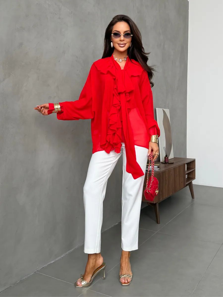 Красная нарядная офисная блузка праздничная с рюшами