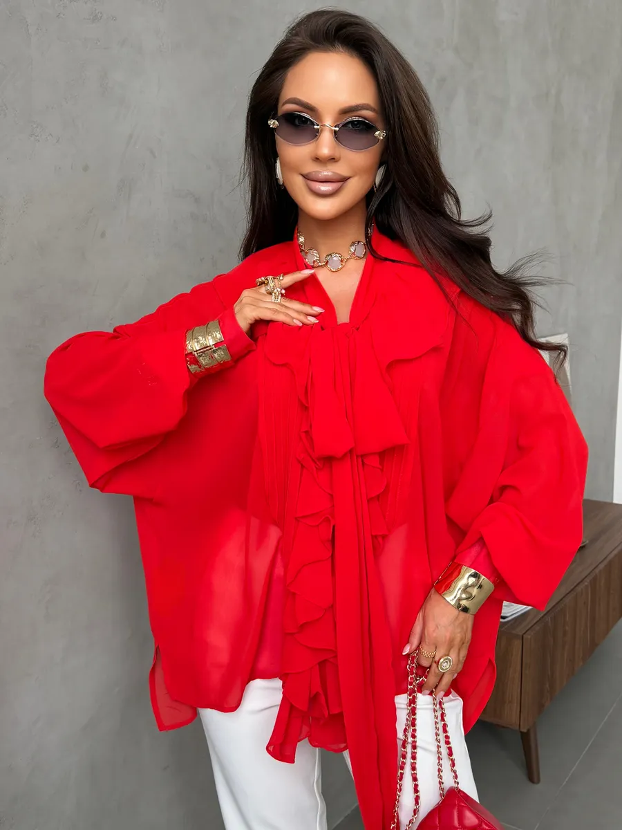 Красная нарядная офисная блузка праздничная с рюшами