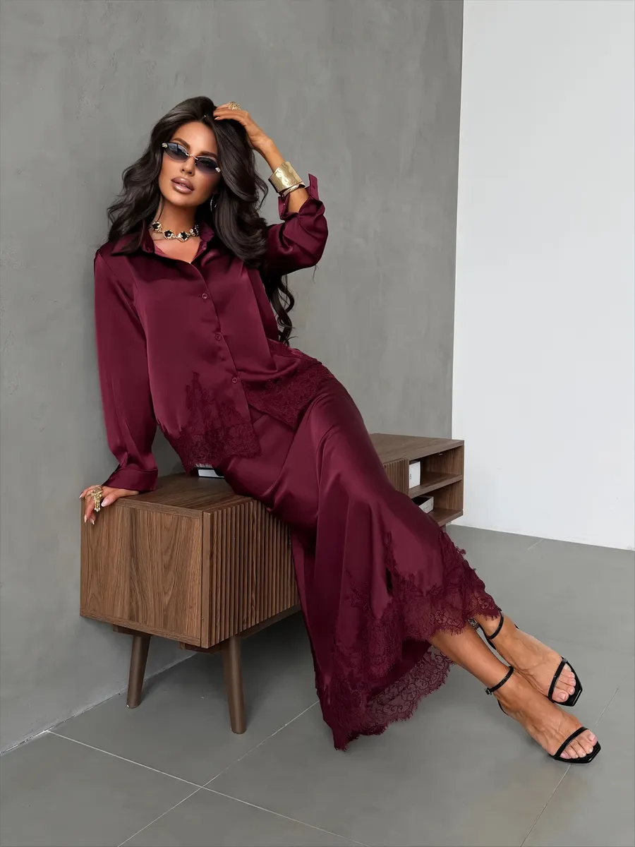 Фиолетовый нарядный атласный костюм с юбкой и рубашкой