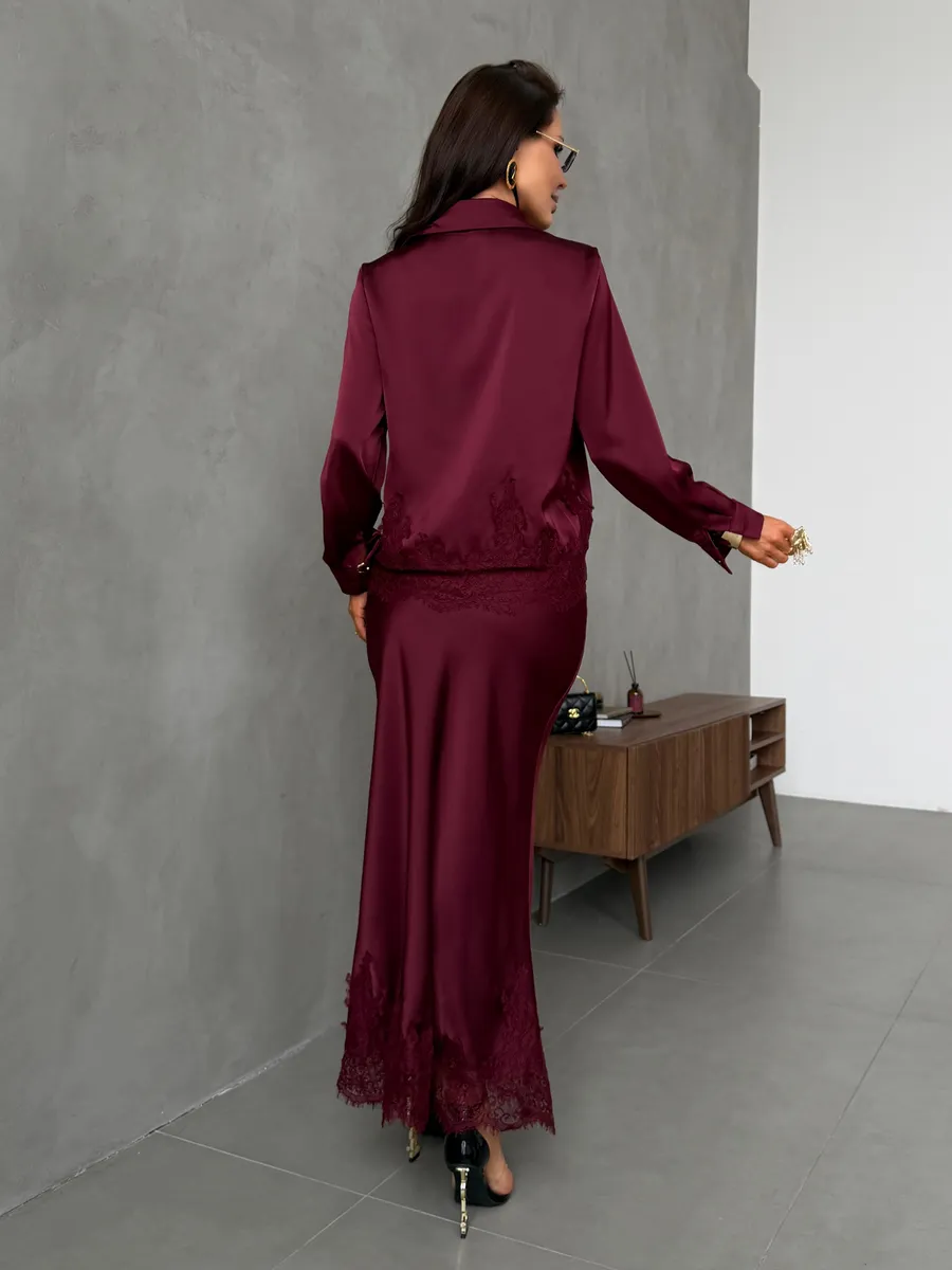 Фиолетовый нарядный атласный костюм с юбкой и рубашкой