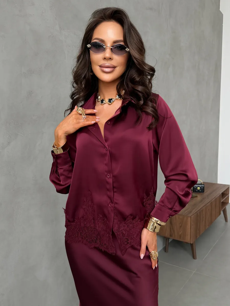 Фиолетовый нарядный атласный костюм с юбкой и рубашкой