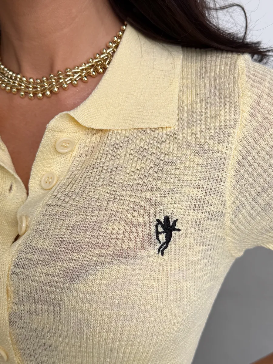 Желтая кофта поло обтягивающая