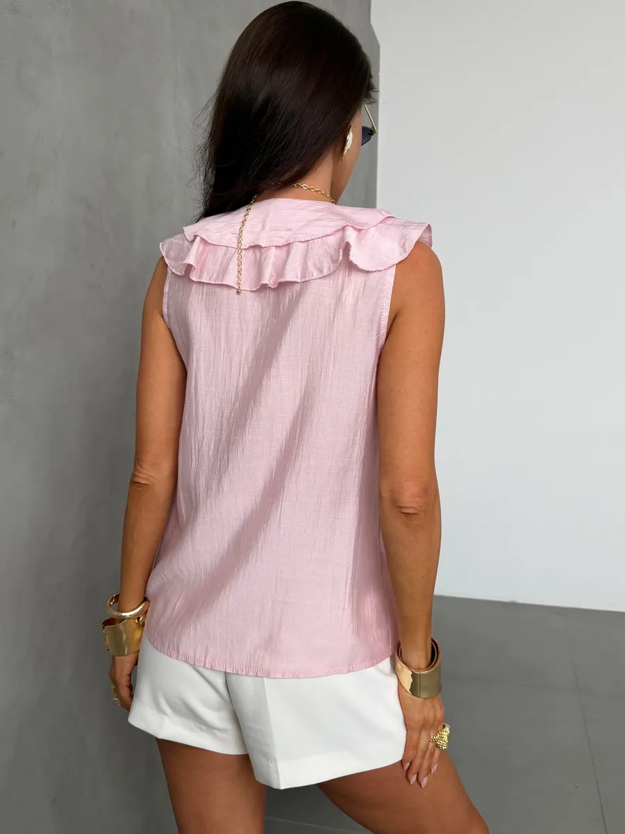Розовая легкая летняя блузка без рукавов с рюшами
