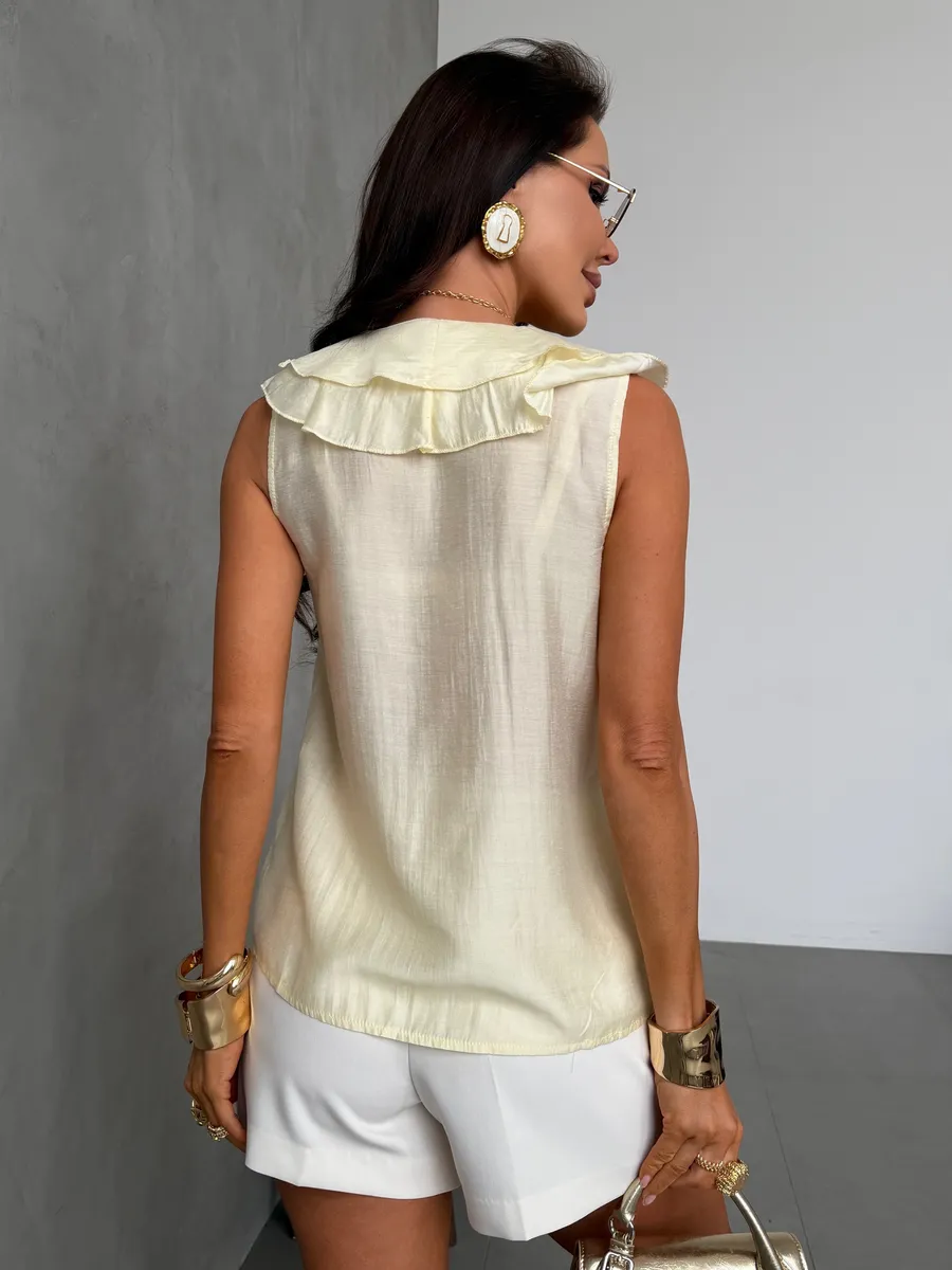 Желтая легкая летняя блузка без рукавов с рюшами