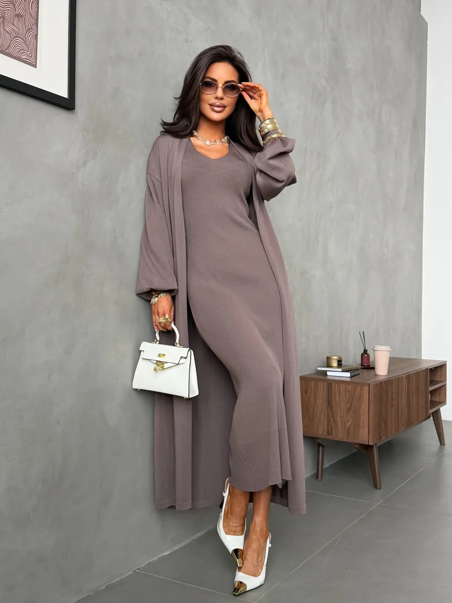 Коричневый костюм трикотажный праздничный двойка